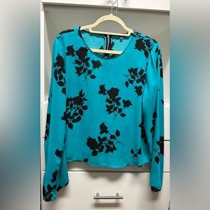 Vince Camuto bell sleeve blouse with floral detail, size L.